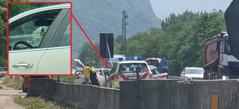 Forza il posto di blocco poi lo speronamento con l’auto della polizia locale: 2 agenti in ospedale